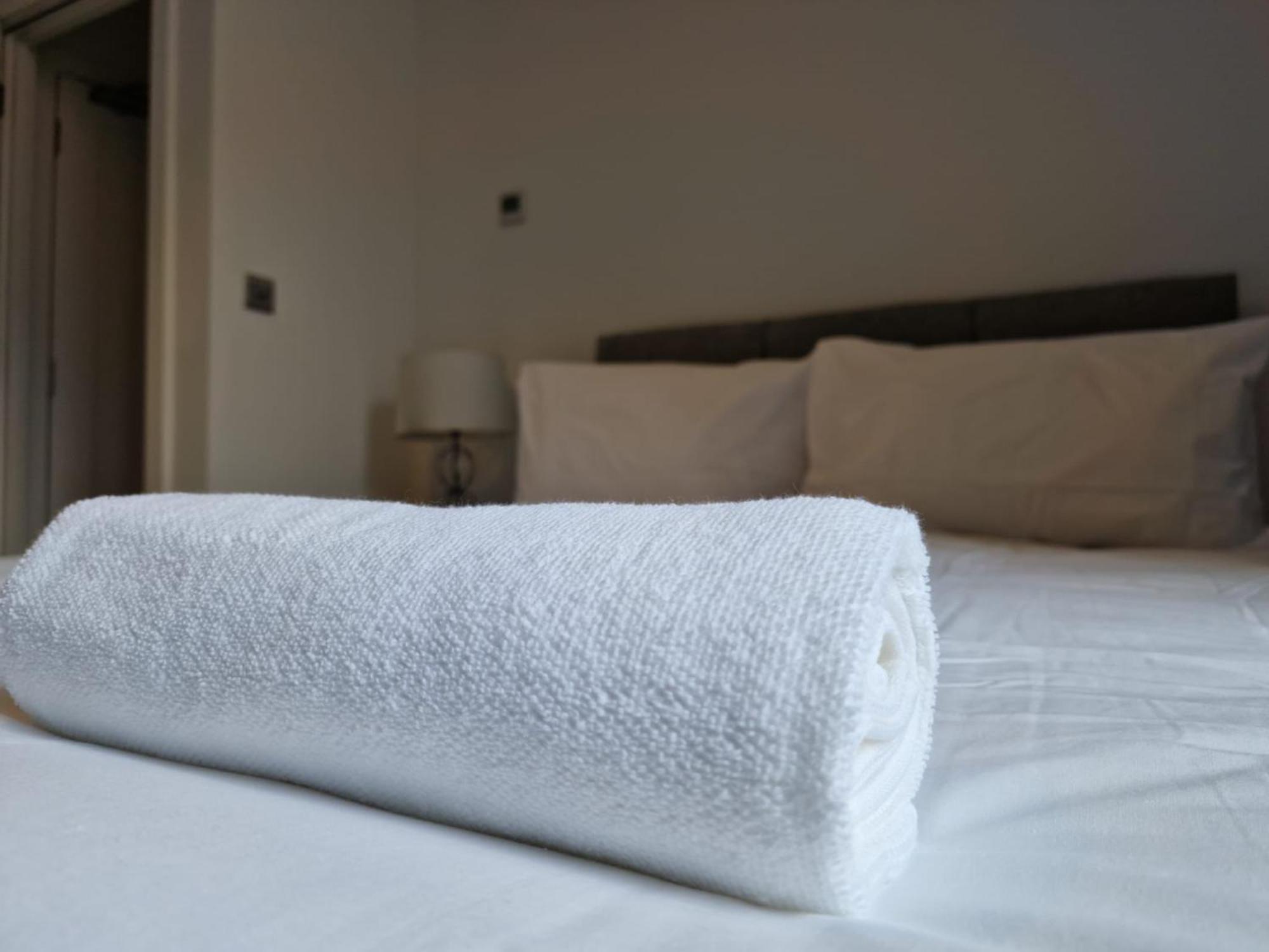 Suffolk House Apartments Hu1 كينغستون أبون هول المظهر الخارجي الصورة